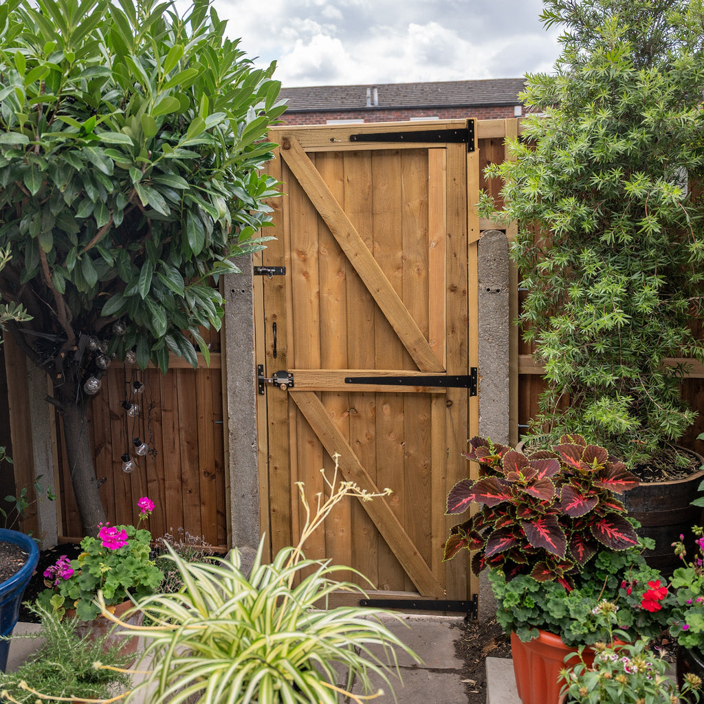 Padstow Wooden Garden Featheredge Gate (0.9m High)