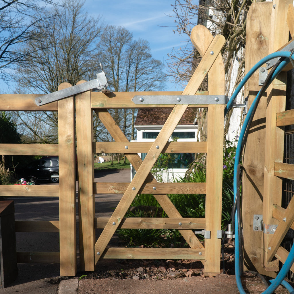 Exbourne Scandinavian Redwood Planed Curved Heel Gate