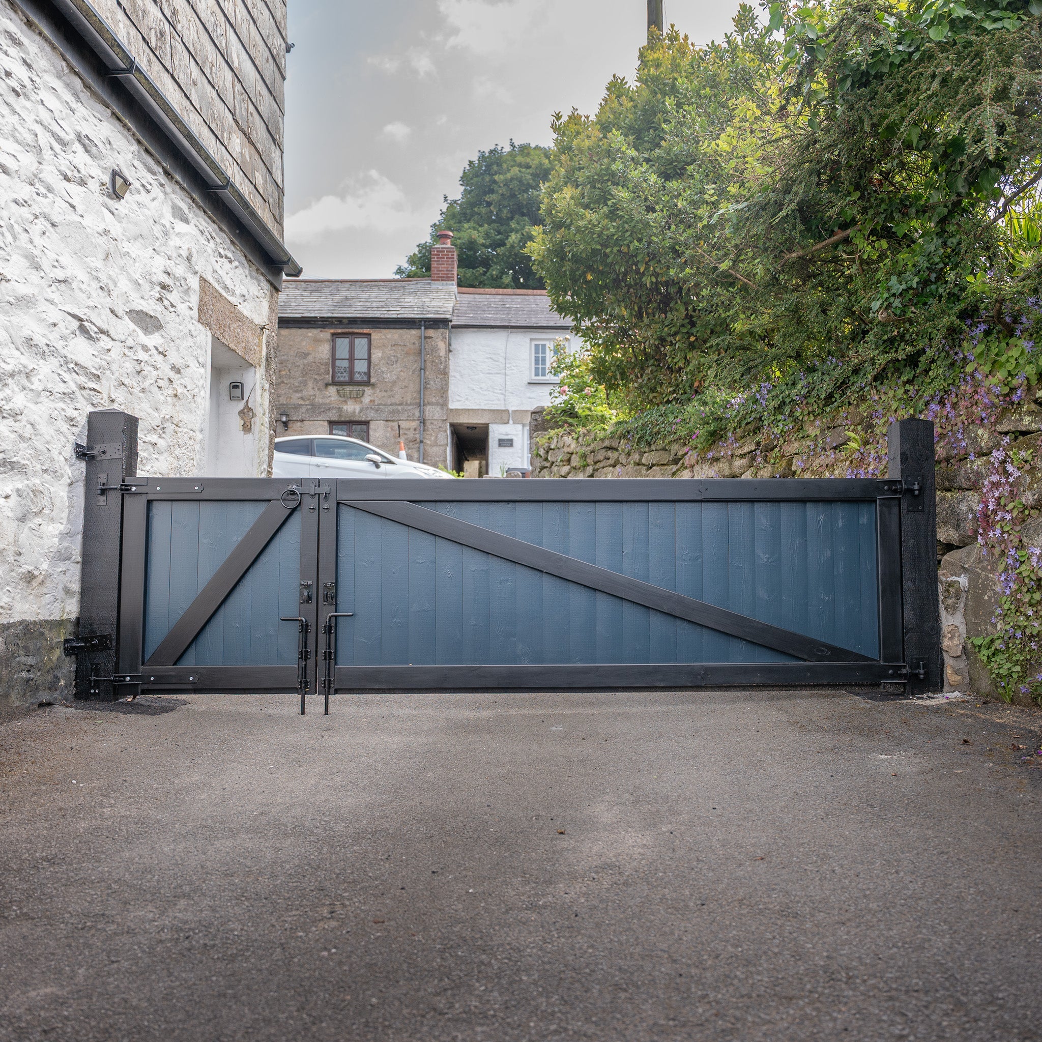 Croyde Scandinavian Redwood Mortise & Tenon 3/4 Split Driveway Gate Pair