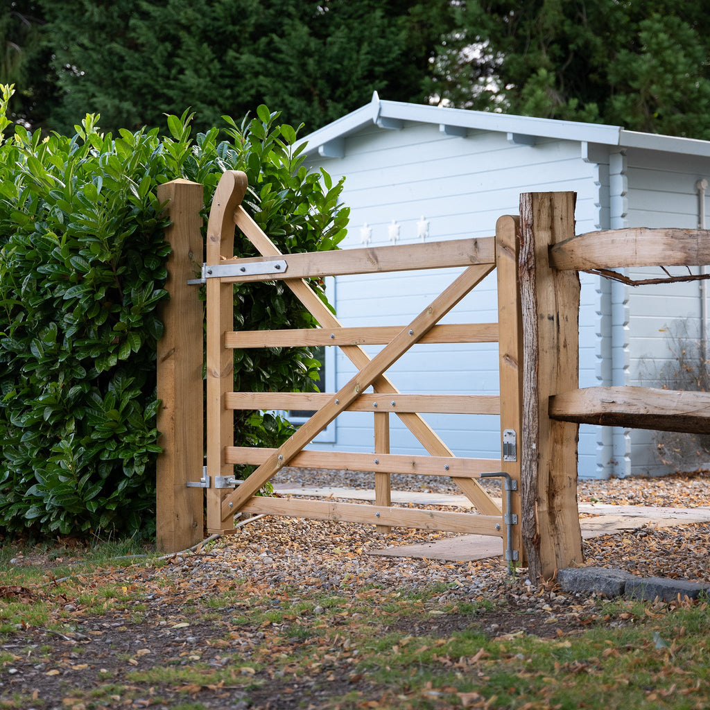 Exbourne Scandinavian Redwood Planed Curved Heel Gate