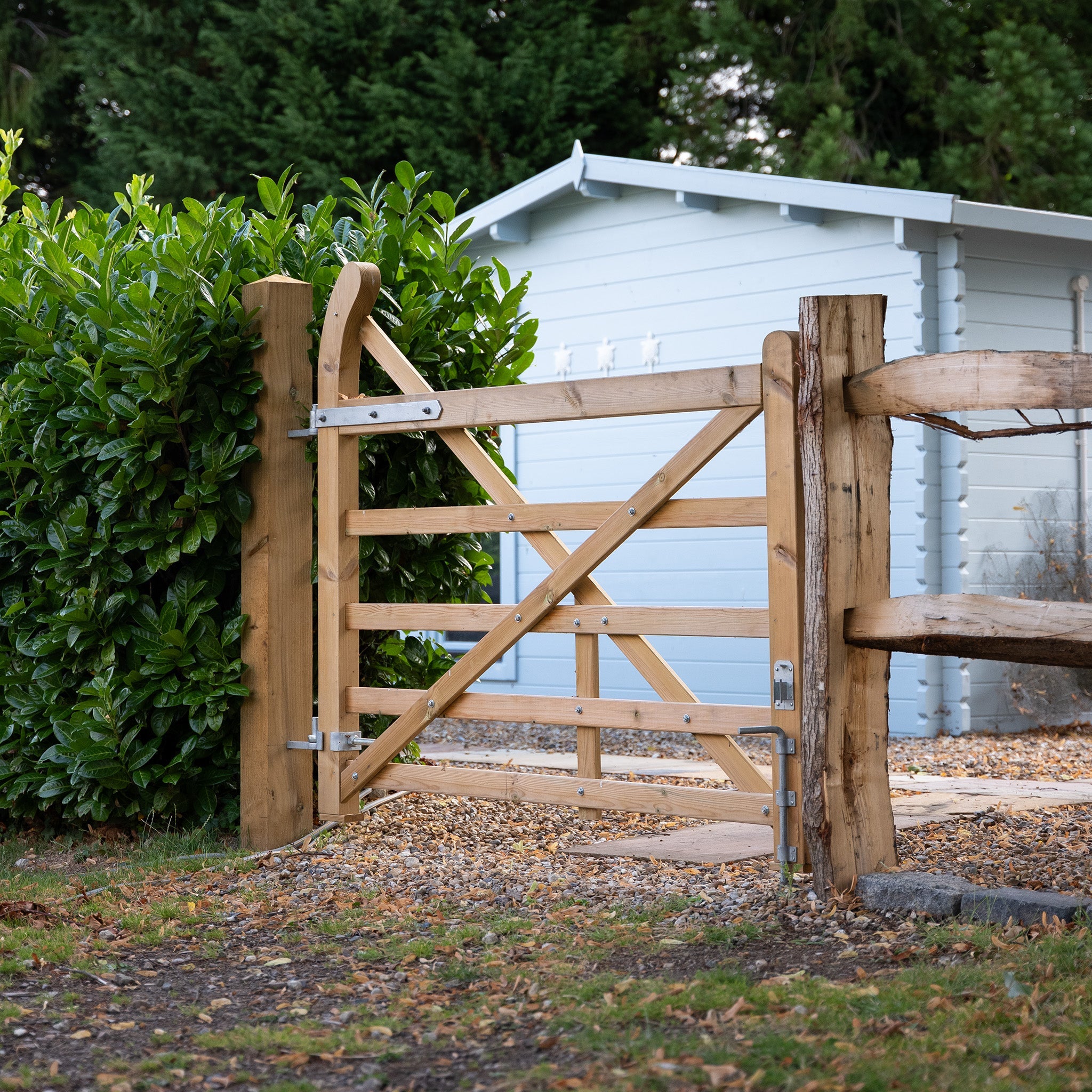 Exbourne Scandinavian Redwood Planed Curved Heel Gate