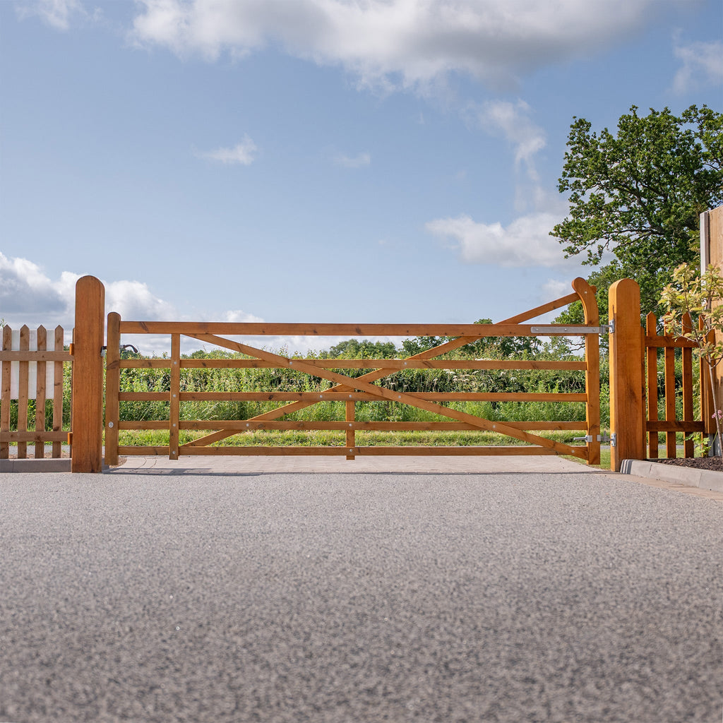 Exbourne Scandinavian Redwood Planed Curved Heel Gate