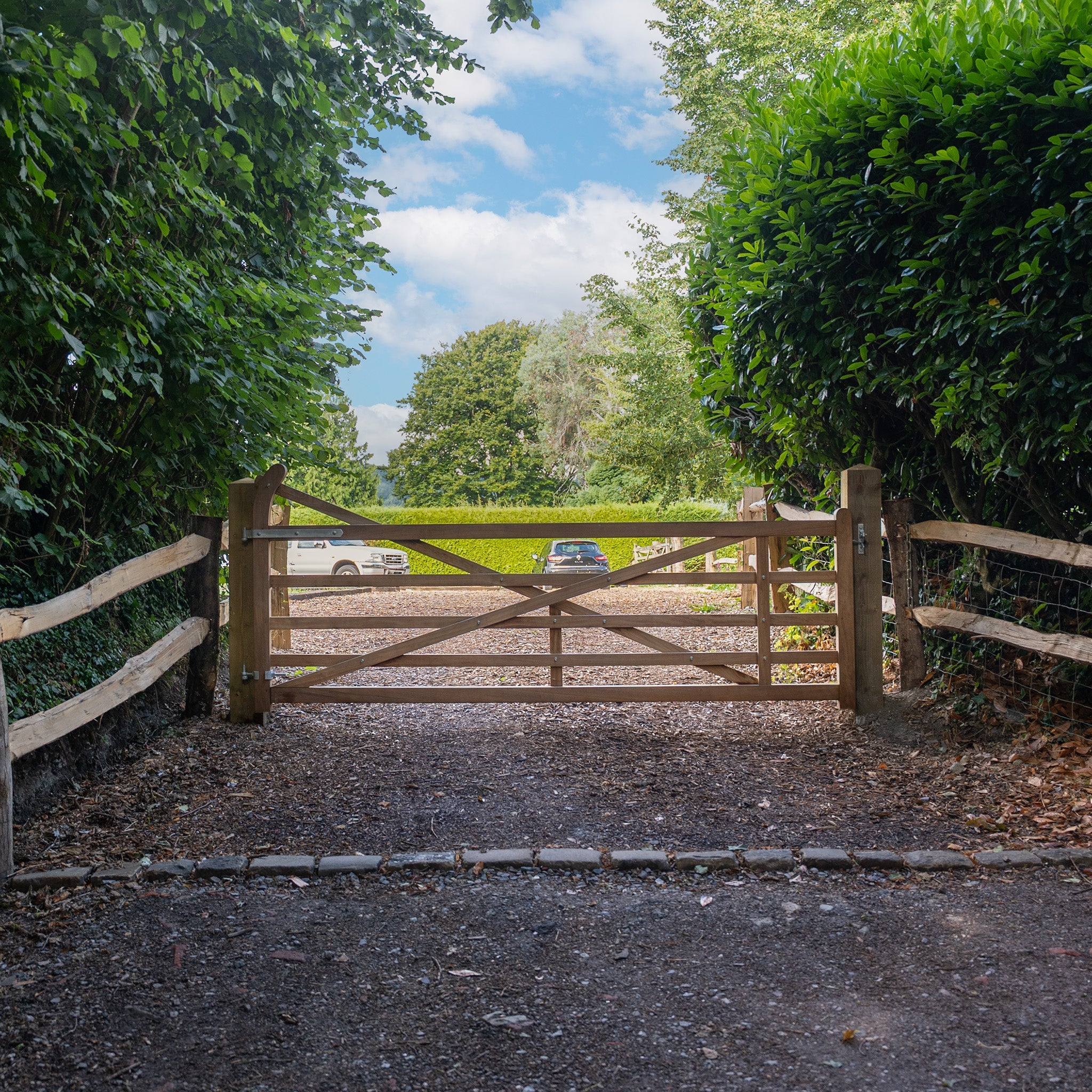 Exbourne Iroko Hardwood Curved Heel Gate