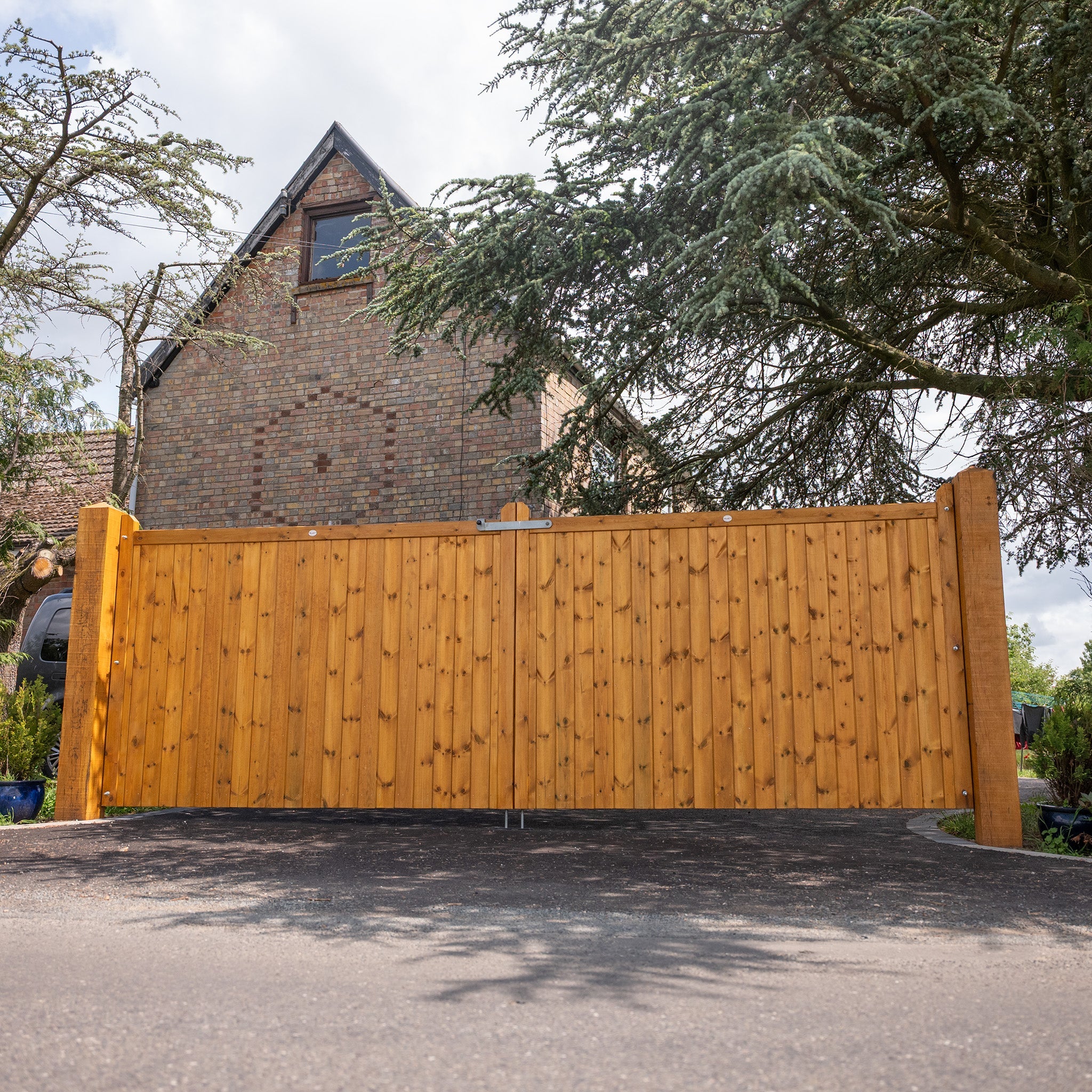 Highampton Scandinavian Redwood Mortise & Tenon Driveway Gate Pair