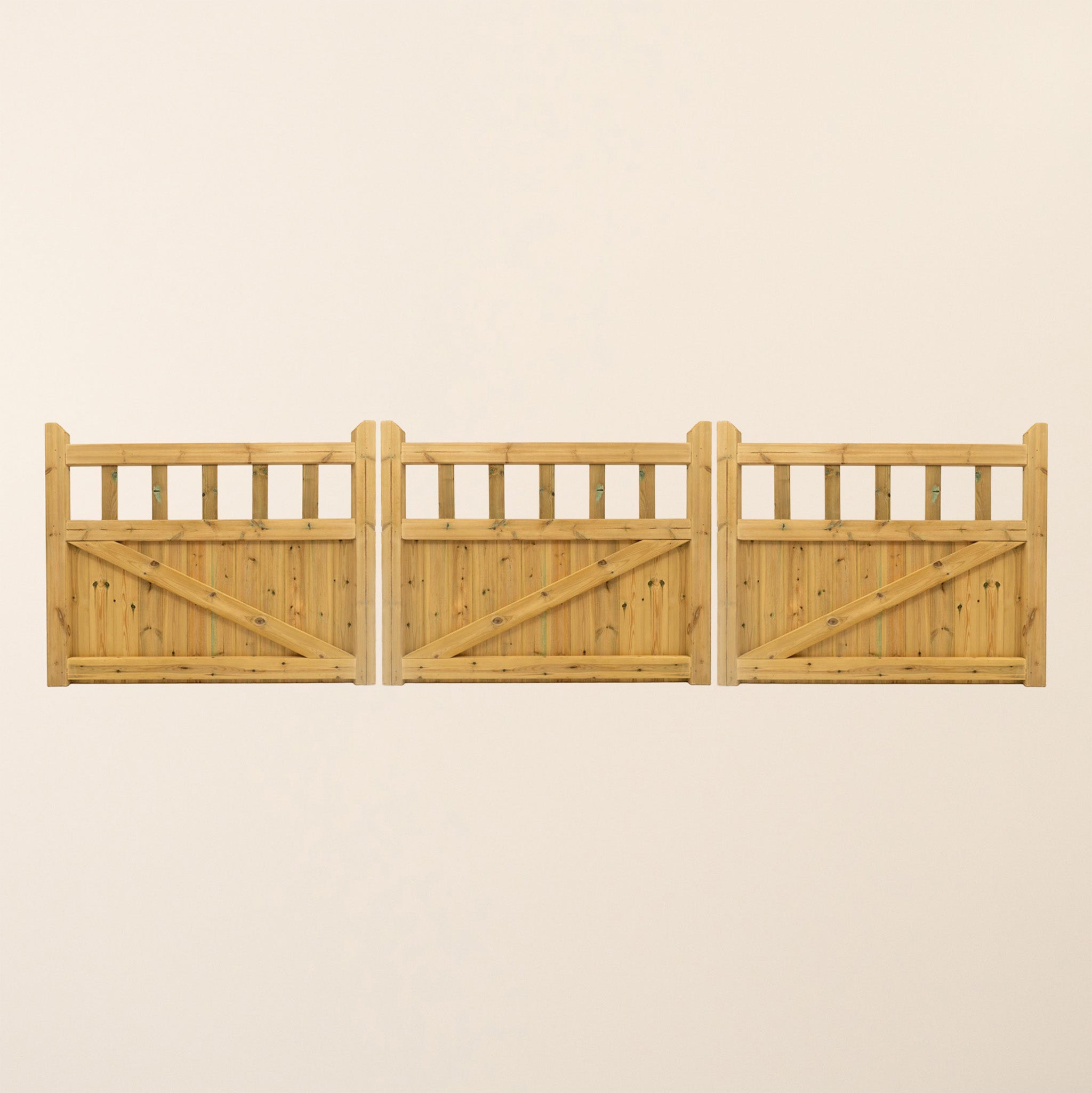 Cottage Scandinavian Redwood Bifold 3-Leaf Driveway Gate