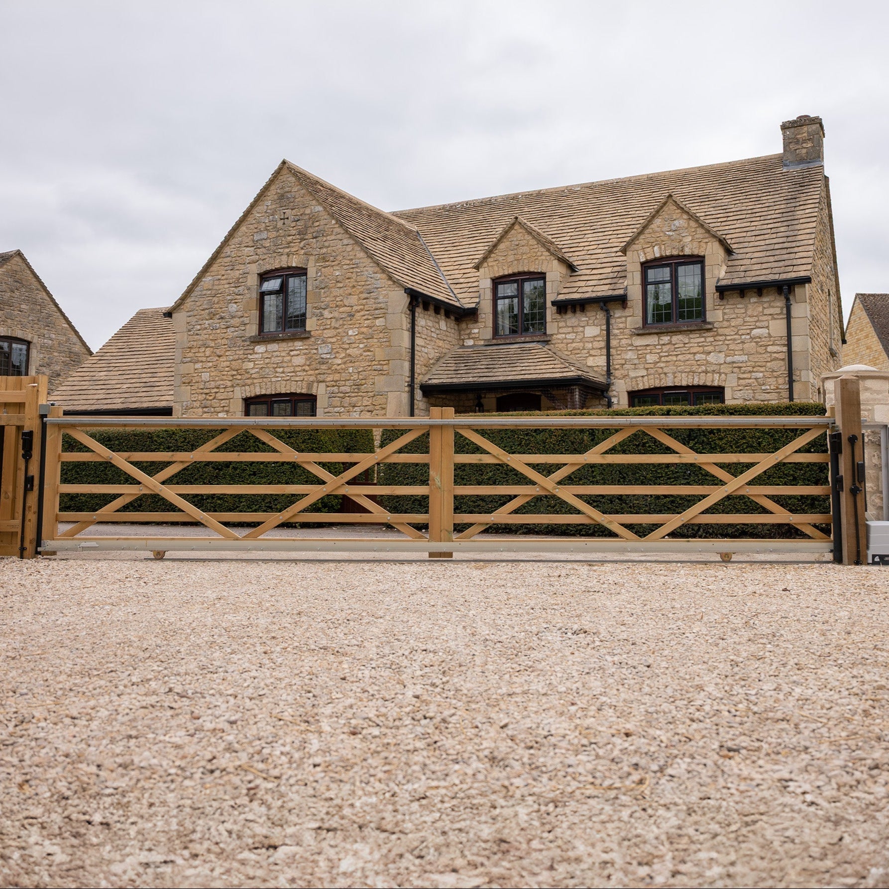 Planed Scandinavian Redwood 5-Bar Field/Driveway Gate