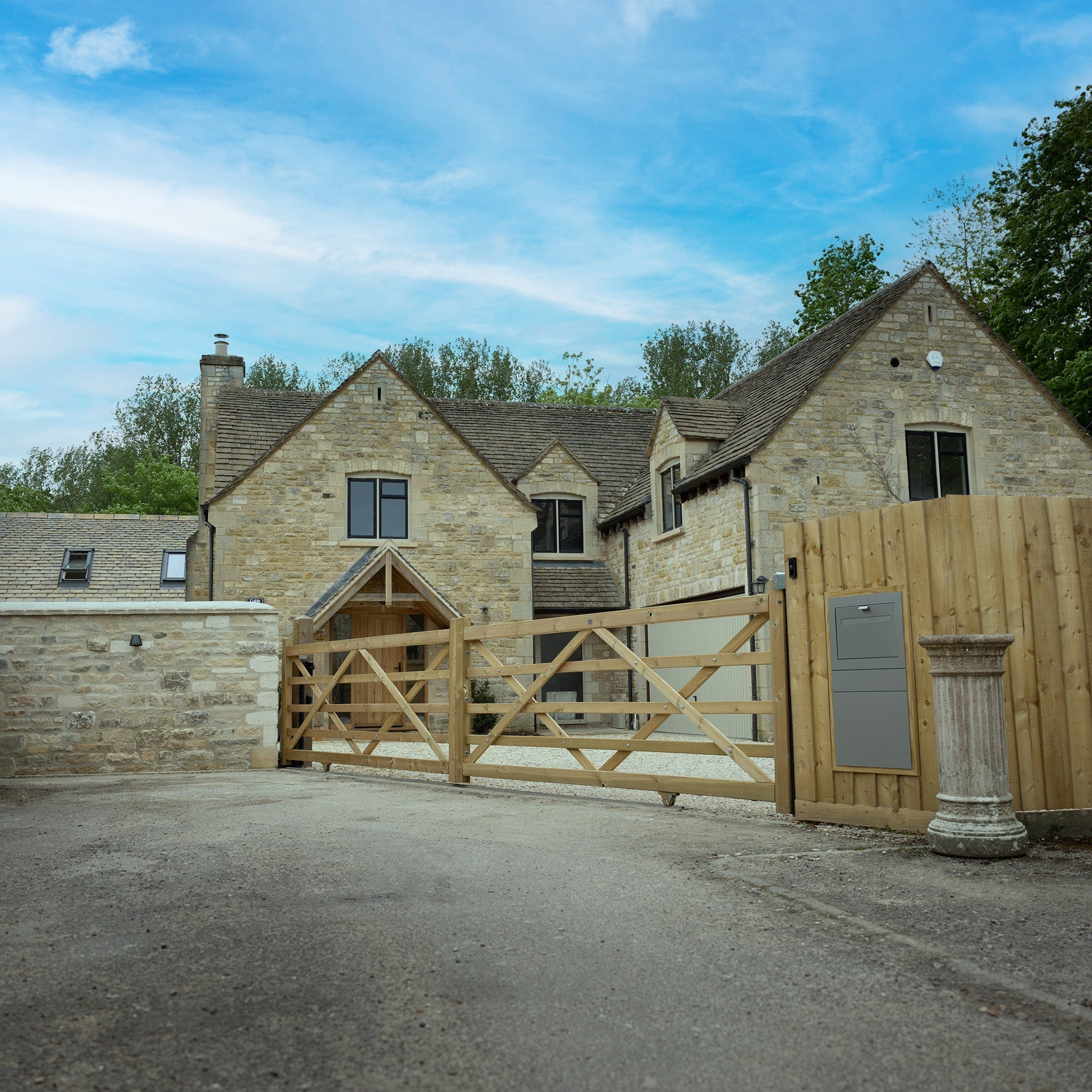 Planed Scandinavian Redwood 5-Bar Field/Driveway Gate