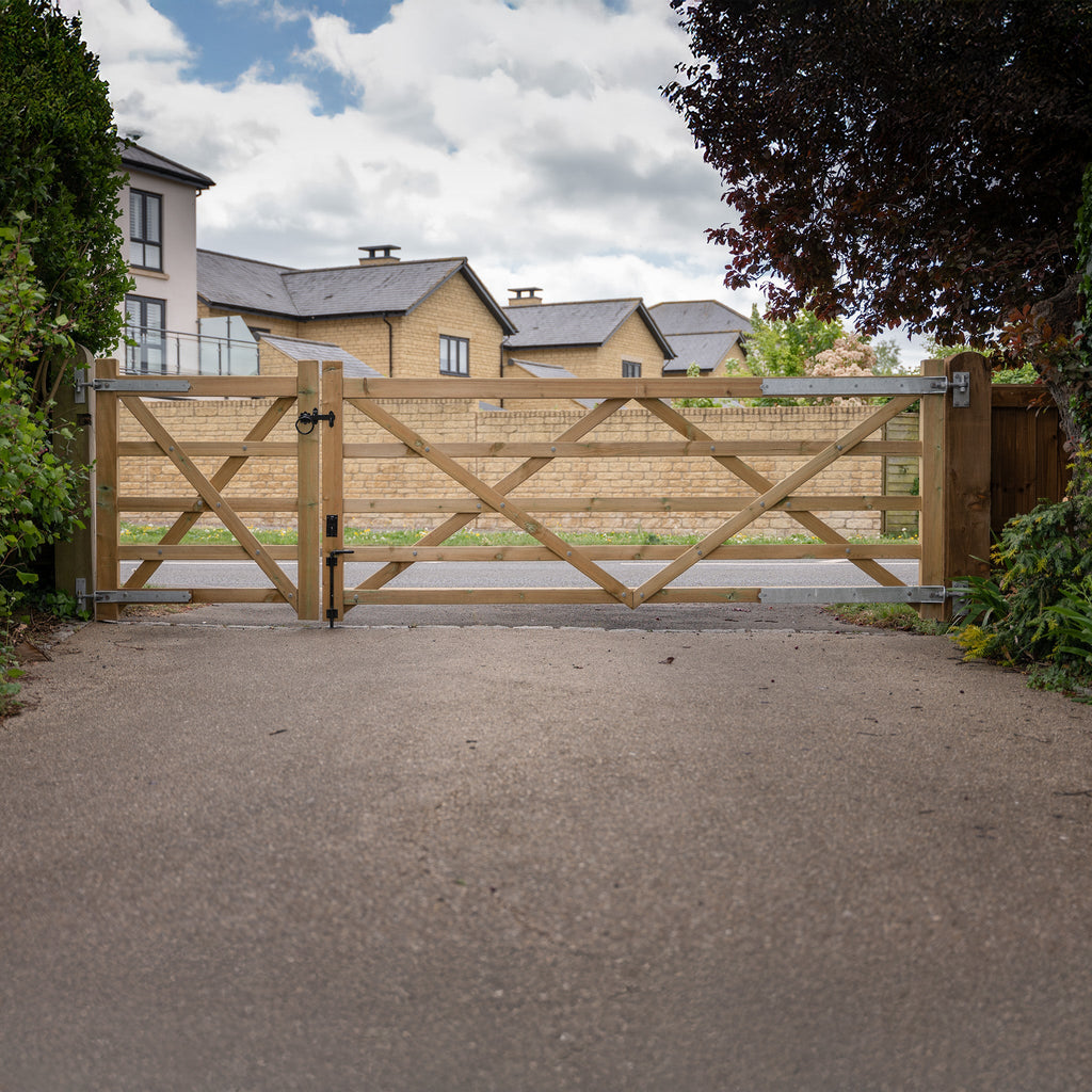 Planed Scandinavian Redwood 5-Bar Field/Driveway Gate