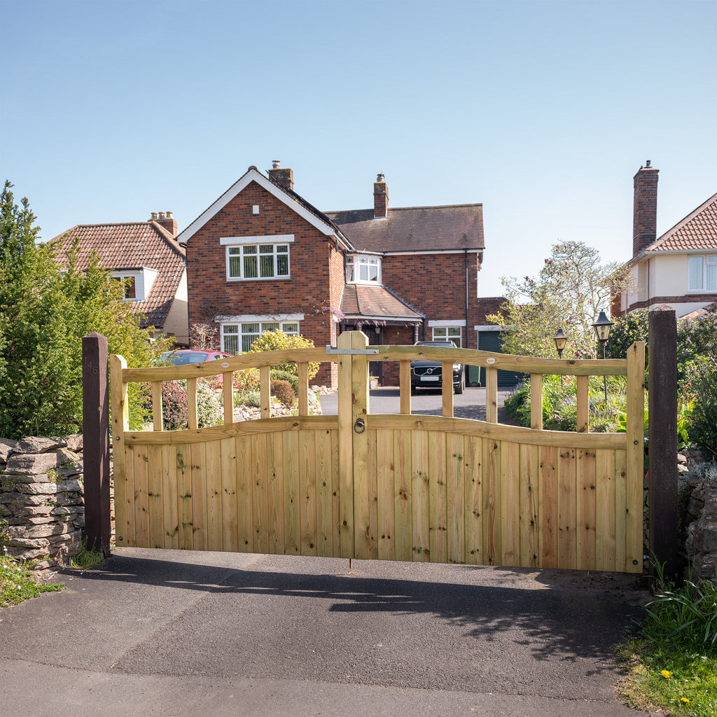 Swan Neck Cottage Scandinavian Redwood Gate Pair