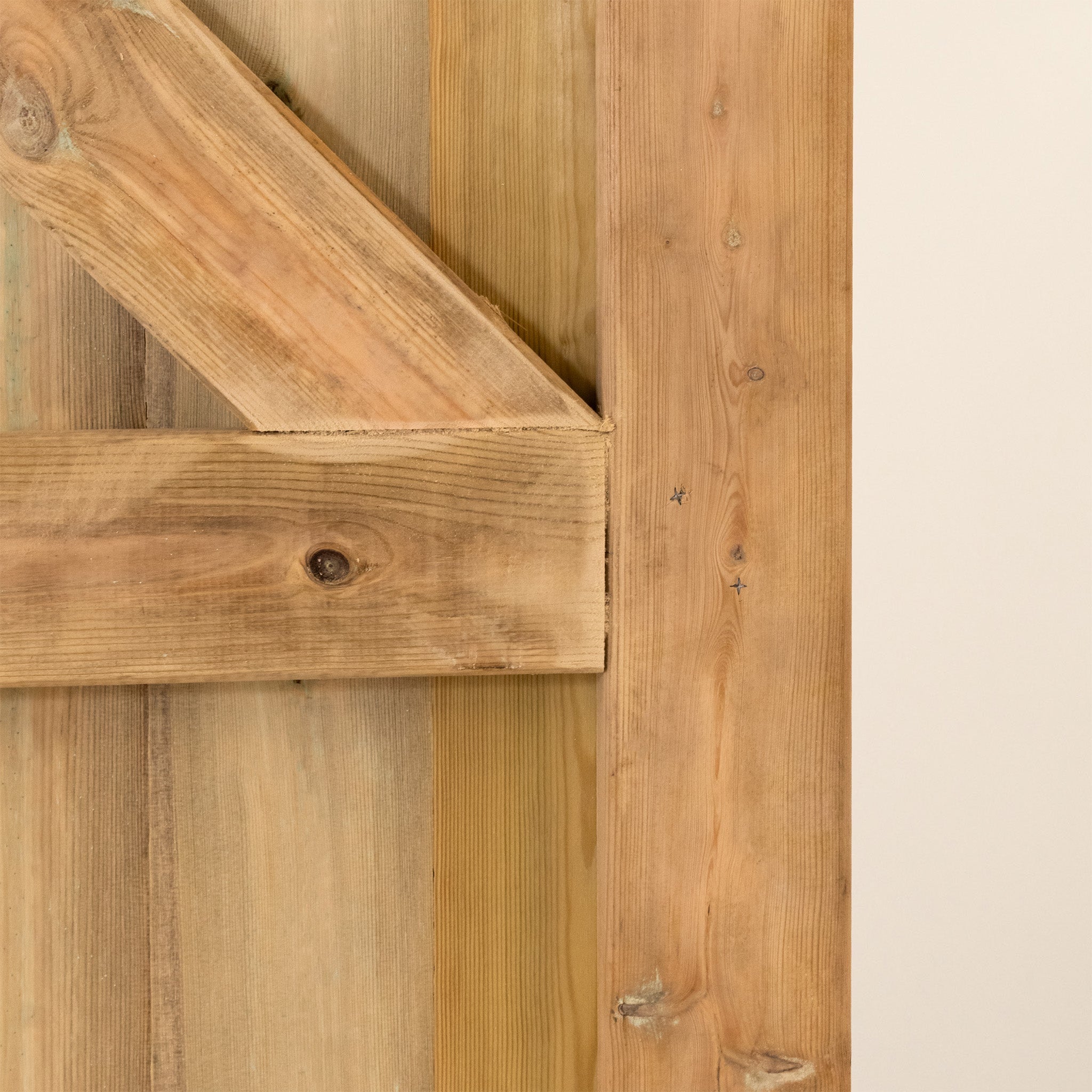 Highampton Scandinavian Redwood Bifold 3-Leaf Driveway Gate