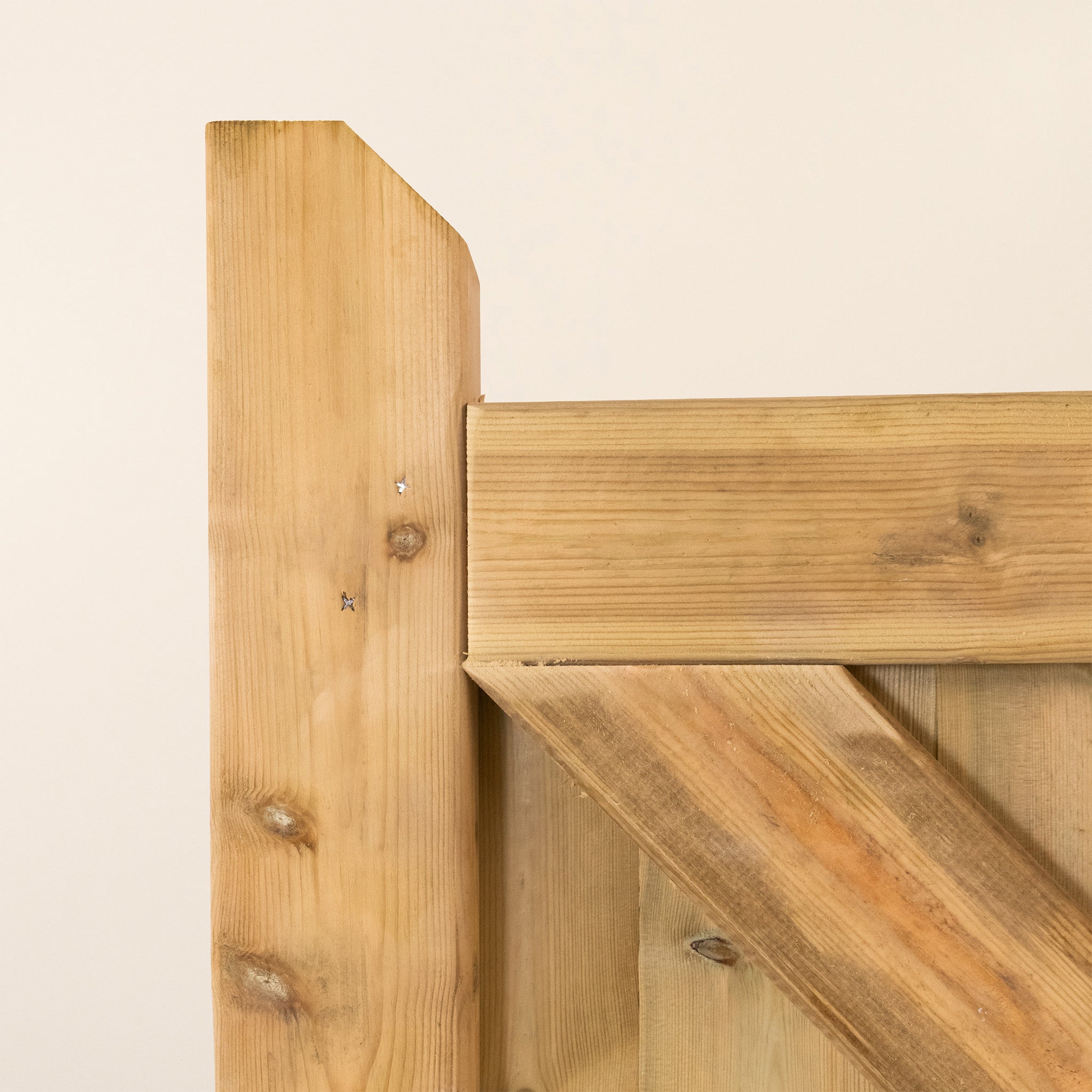 Highampton Scandinavian Redwood Bifold 4-Leaf Driveway Gate
