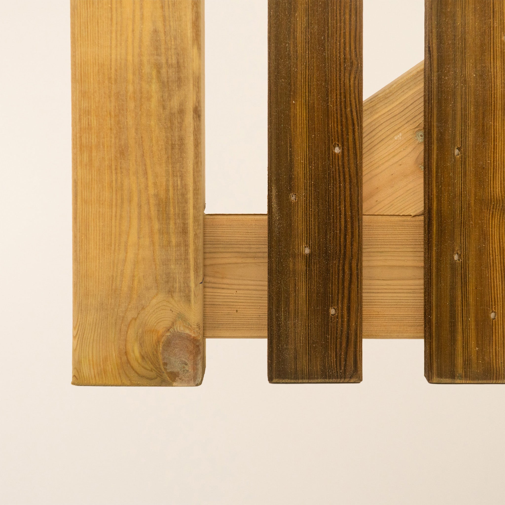 Salcombe Scandinavian Redwood Bifold 3-Leaf Driveway Gate