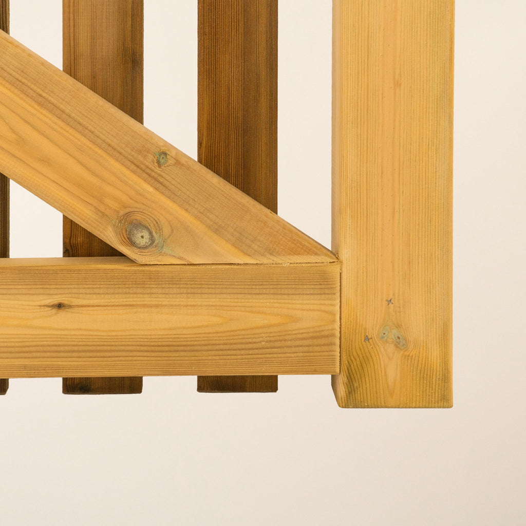 Salcombe Scandinavian Redwood Bifold 3-Leaf Driveway Gate