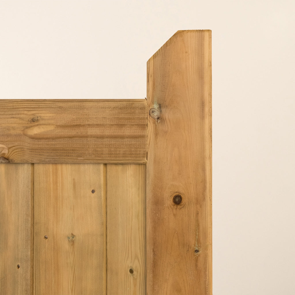 Highampton Scandinavian Redwood Bifold 3-Leaf Driveway Gate