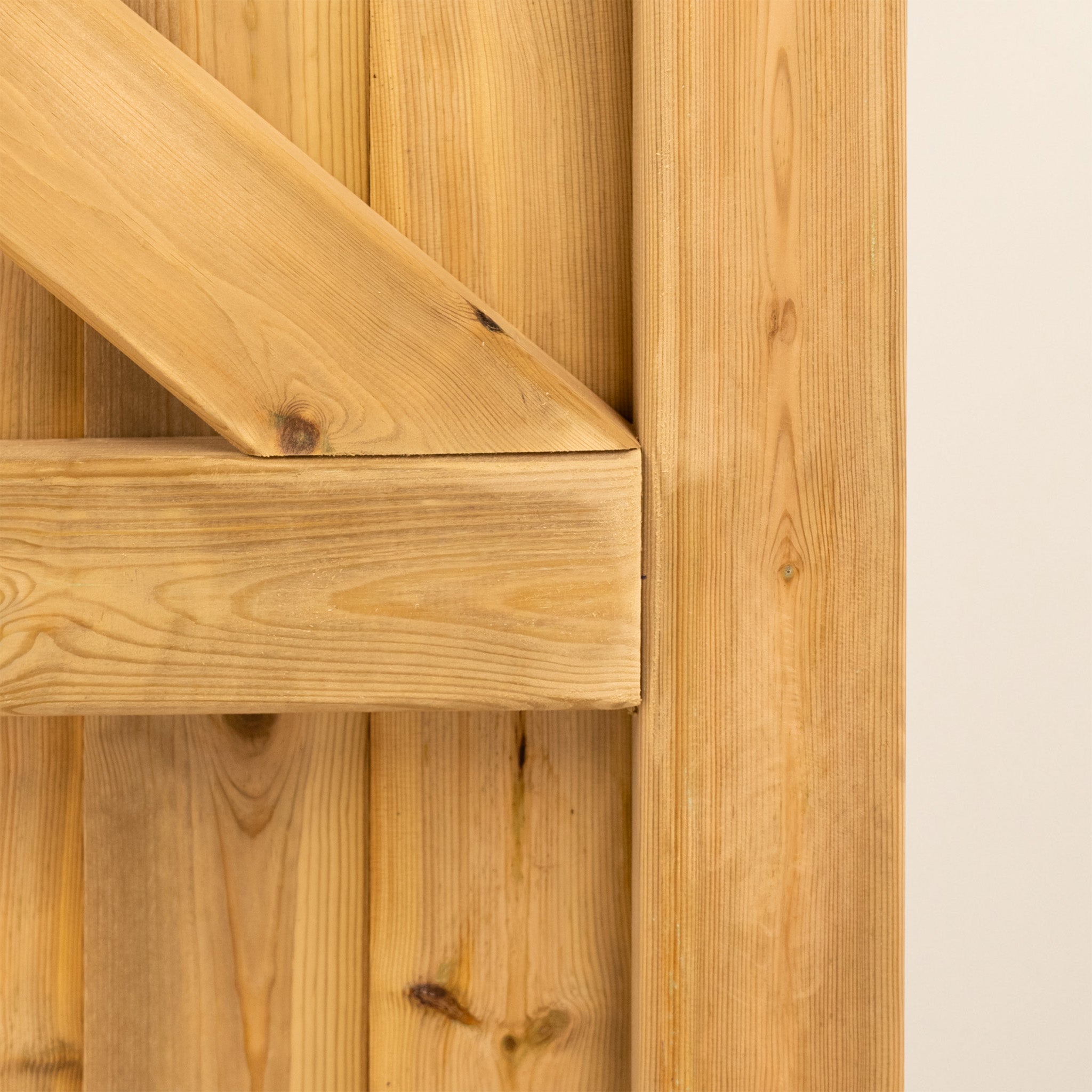 Clovelly Scandinavian Redwood Mortise & Tenon Sliding Driveway Gate