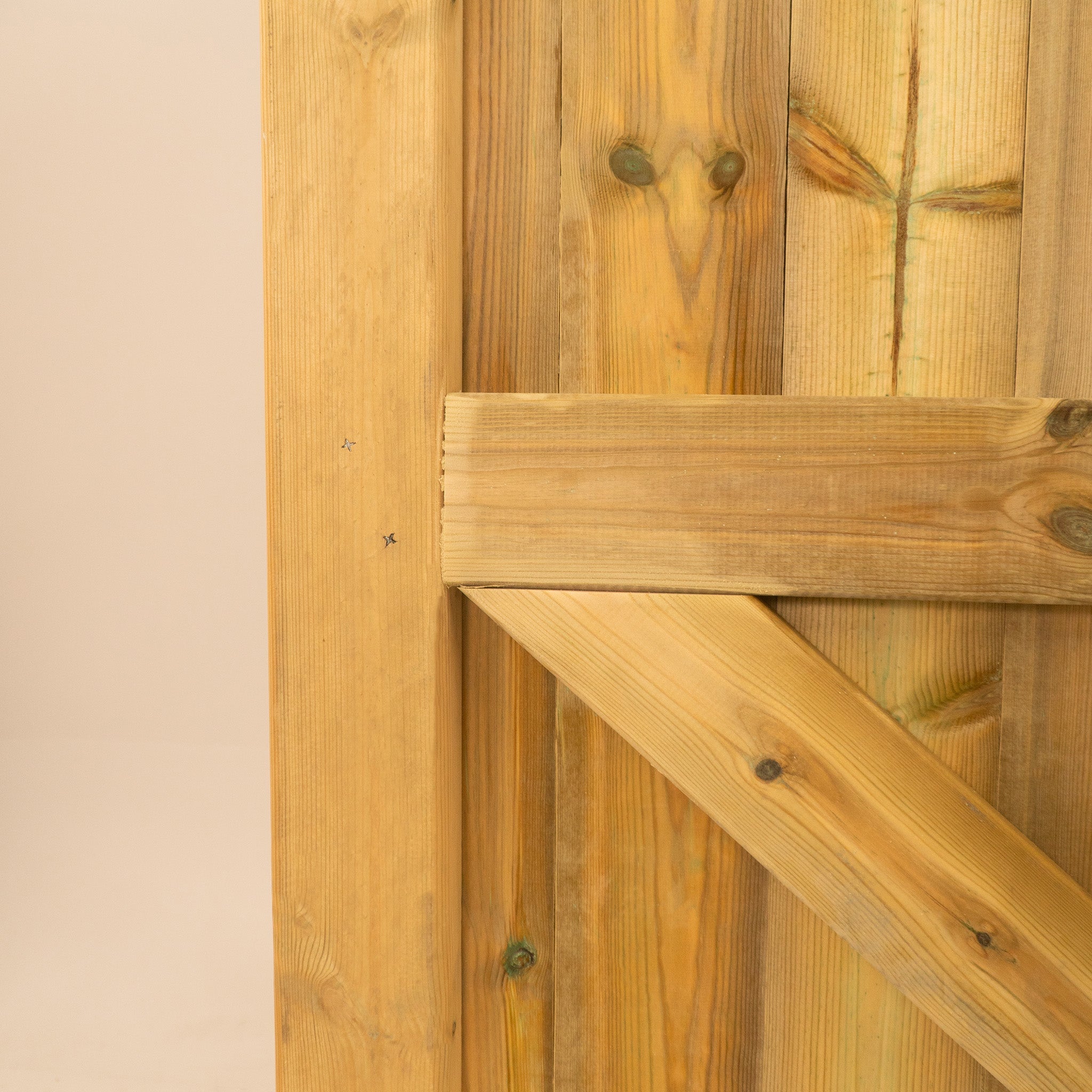 Croyde Scandinavian Redwood Mortise & Tenon T&G Driveway Gate Pair