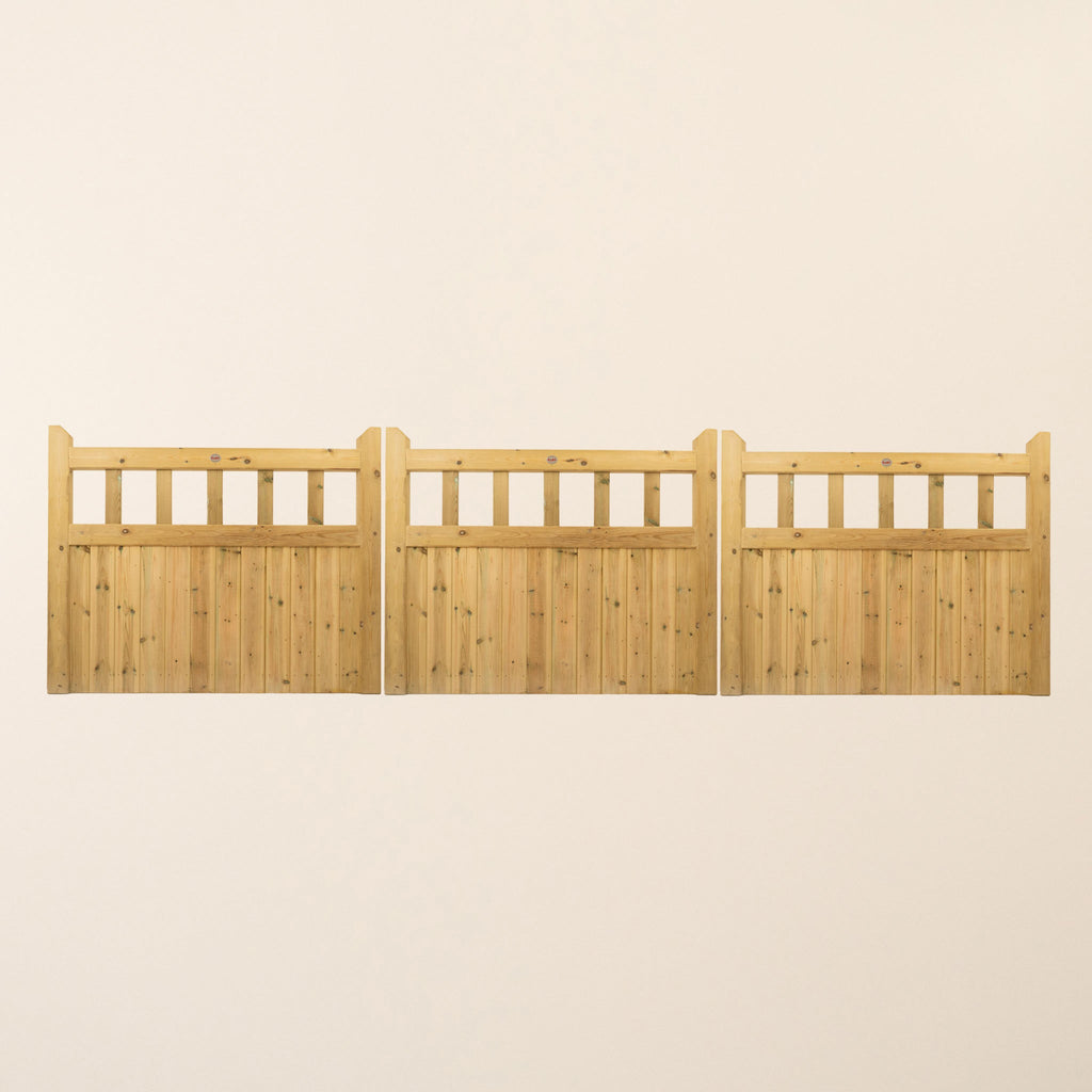 Cottage Scandinavian Redwood Bifold 3-Leaf Driveway Gate