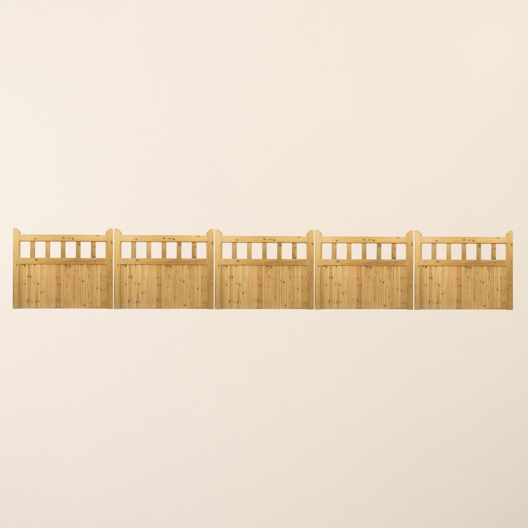 Cottage Scandinavian Redwood Bifold 5-Leaf Driveway Gate