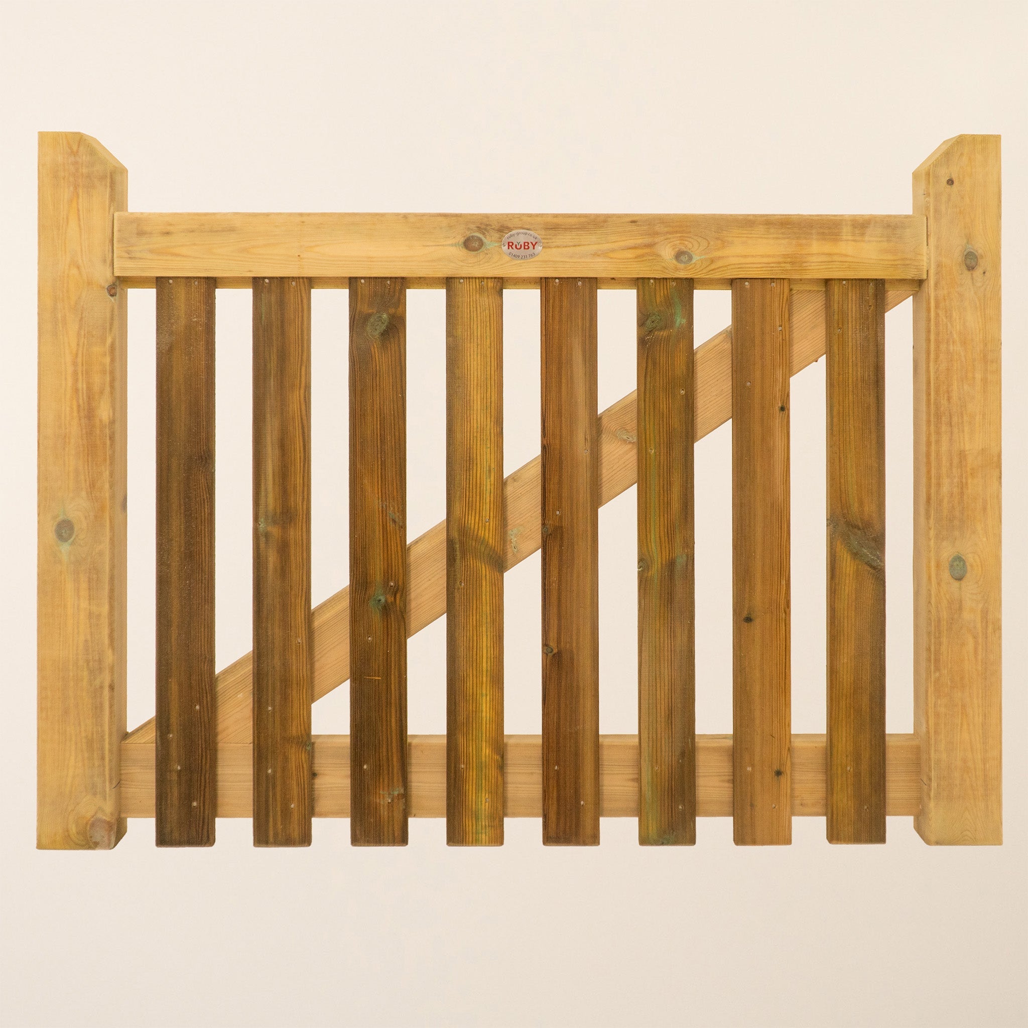 Salcombe Scandinavian Redwood Bifold 4-Leaf Driveway Gate