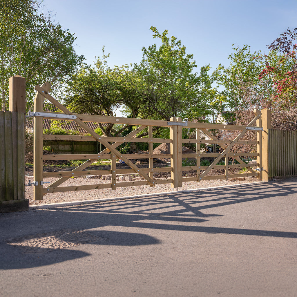 Exbourne Scandinavian Redwood Planed Curved Heel Gate