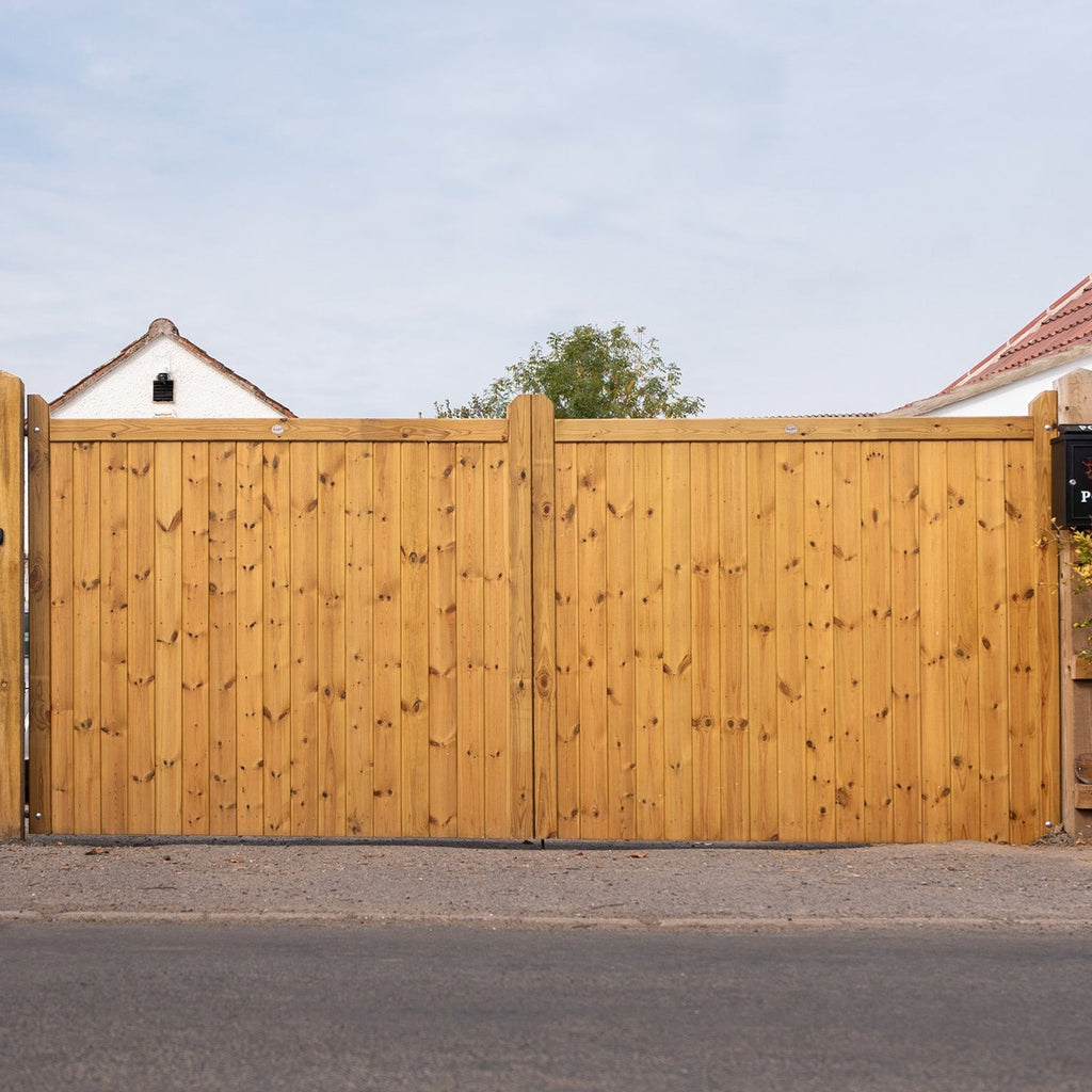 Highampton Scandinavian Redwood Mortise & Tenon Driveway Gate Pair