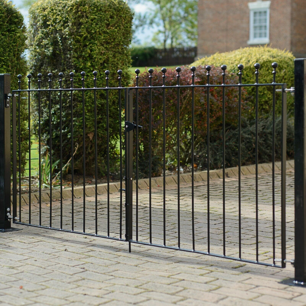 Mousehole Steel Flat Top Driveway Gate