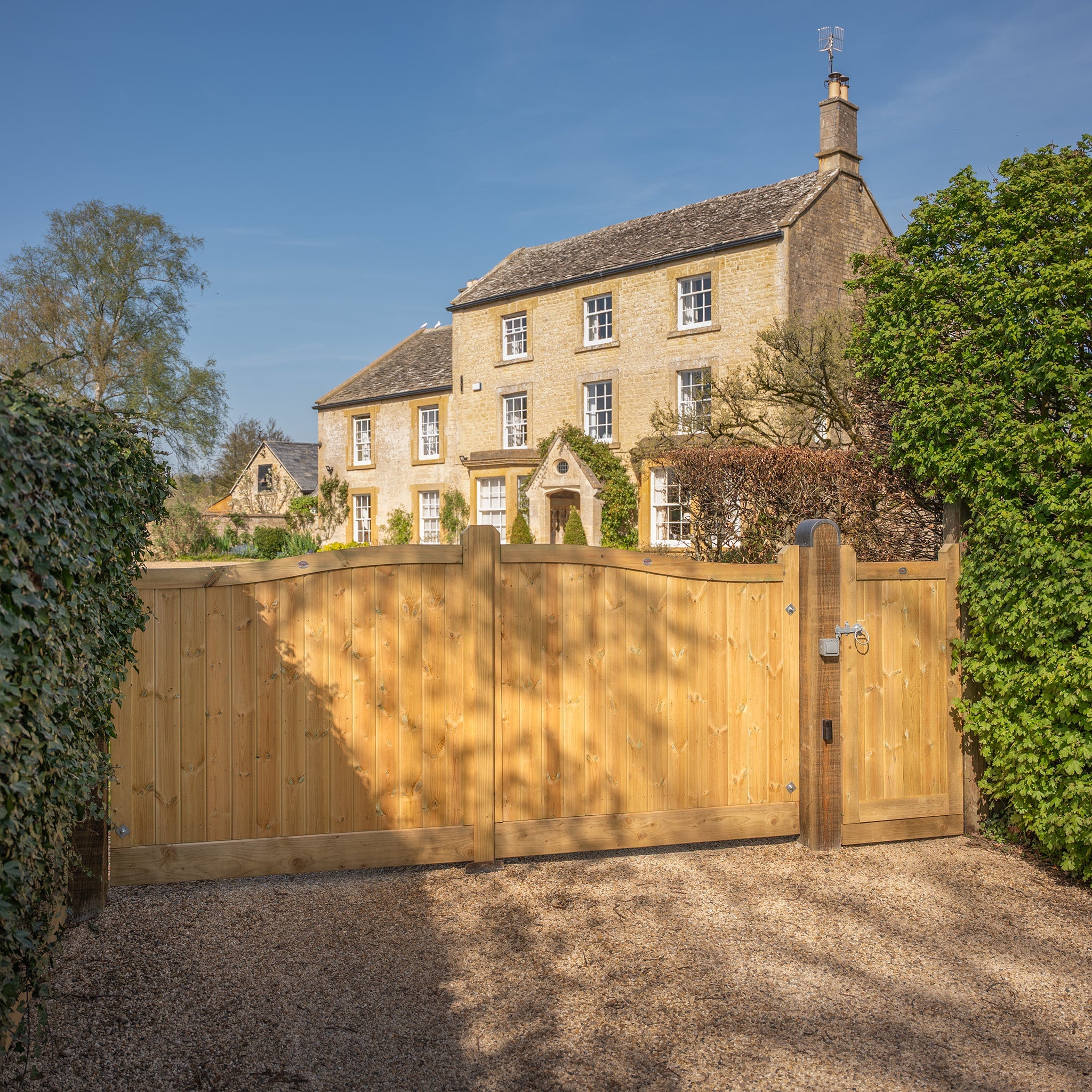 Swan Neck Scandinavian Redwood Sliding Driveway Gate