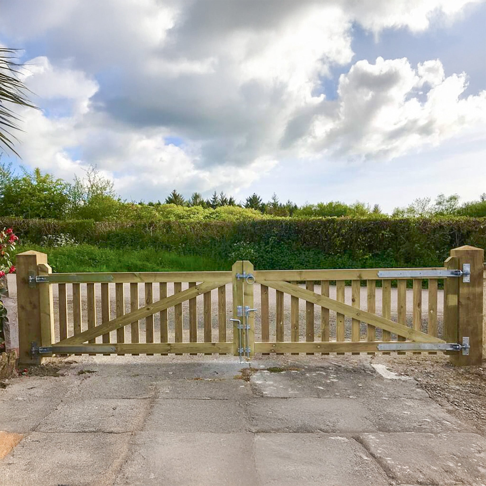 Salcombe Scandinavian Redwood Mortise & Tenon Gates (Pair)