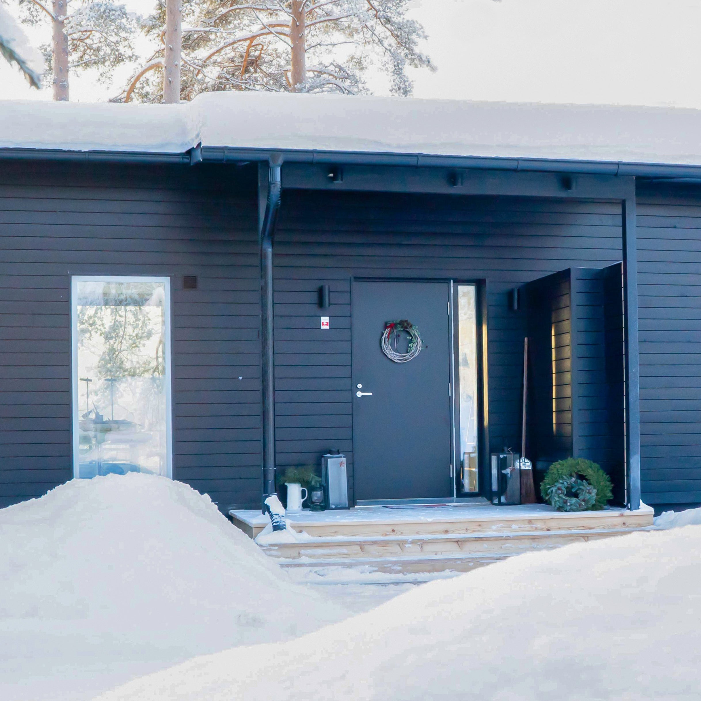 Wooden Shadow Gap Black Cladding
