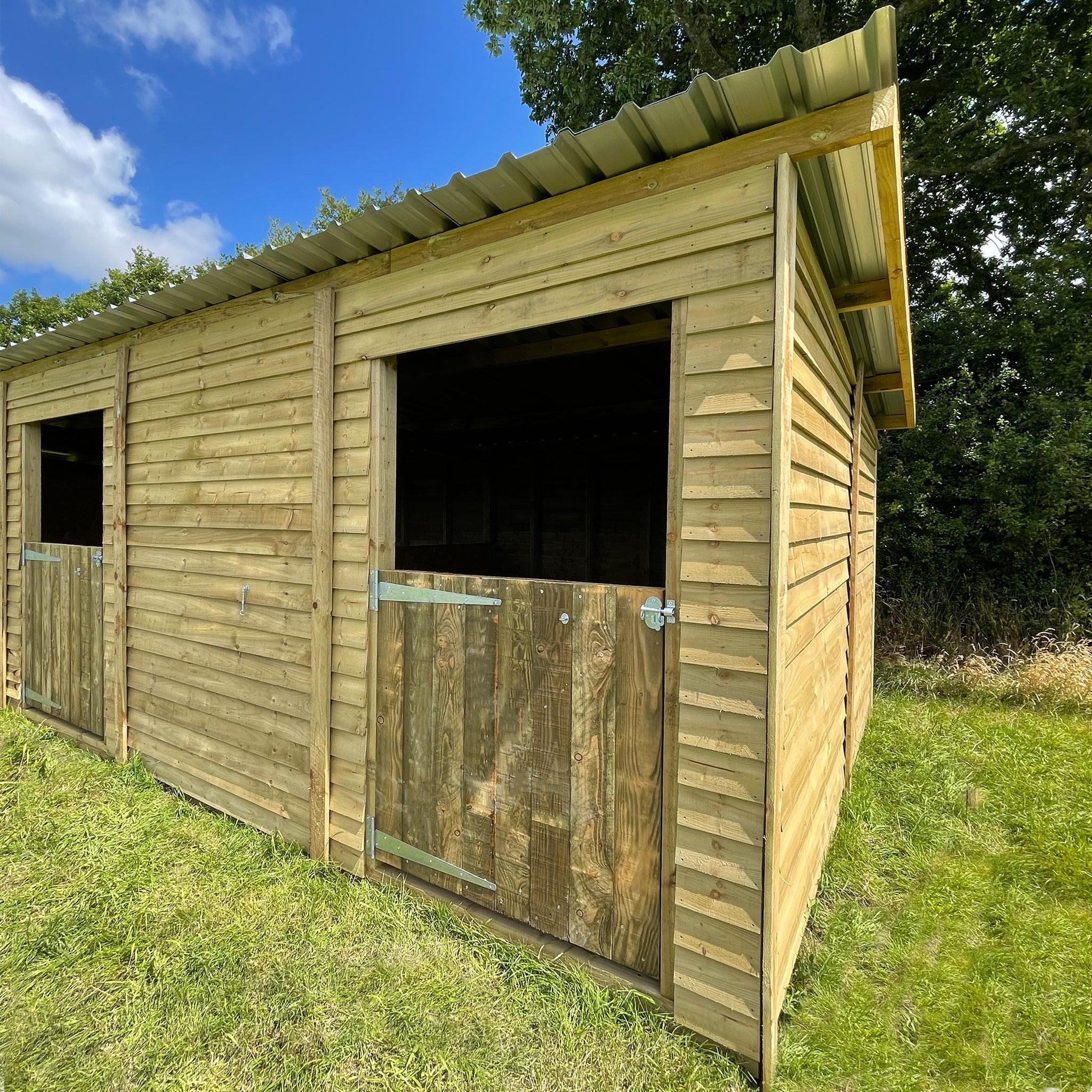 Corrugated Roof Wooden Stable