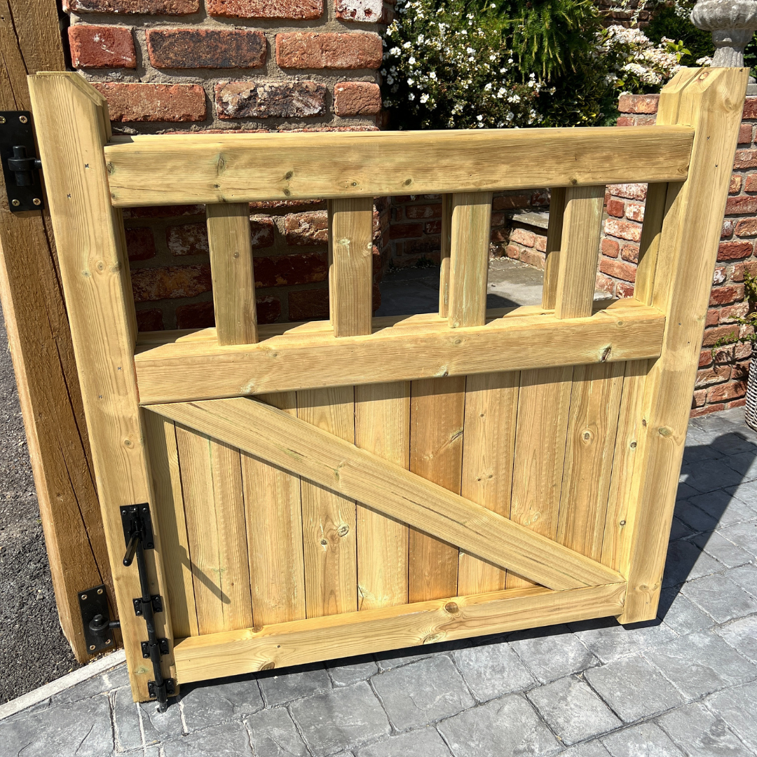 Cottage Scandinavian Redwood Bifold 4-Leaf Driveway Gate