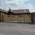 Cottage Scandinavian Redwood Bifold 4-Leaf Driveway Gate