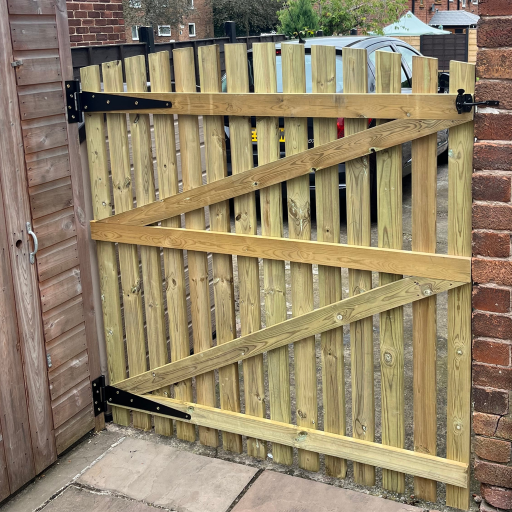 Premium Curved Top Picket Gate (1.5m High)