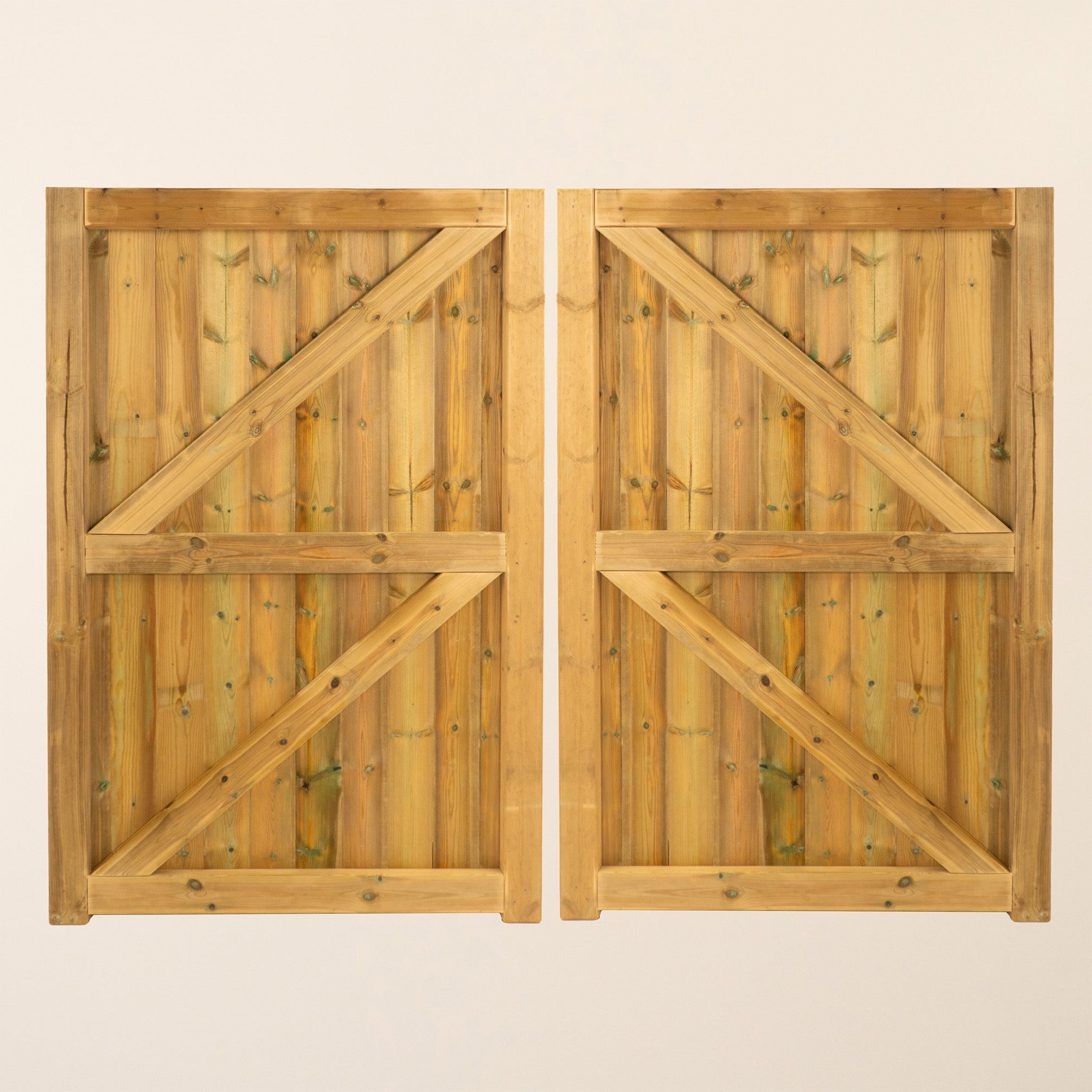 Croyde Scandinavian Redwood Mortise & Tenon T&G Driveway Gate Pair