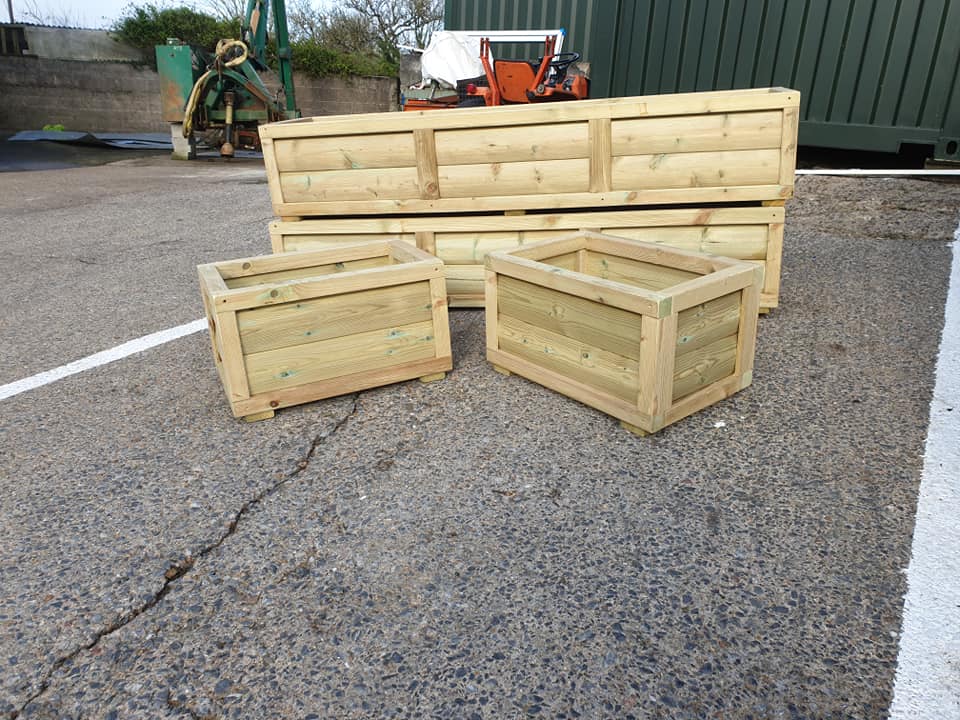 Scandinavian Redwood Luxury Loglap Planters