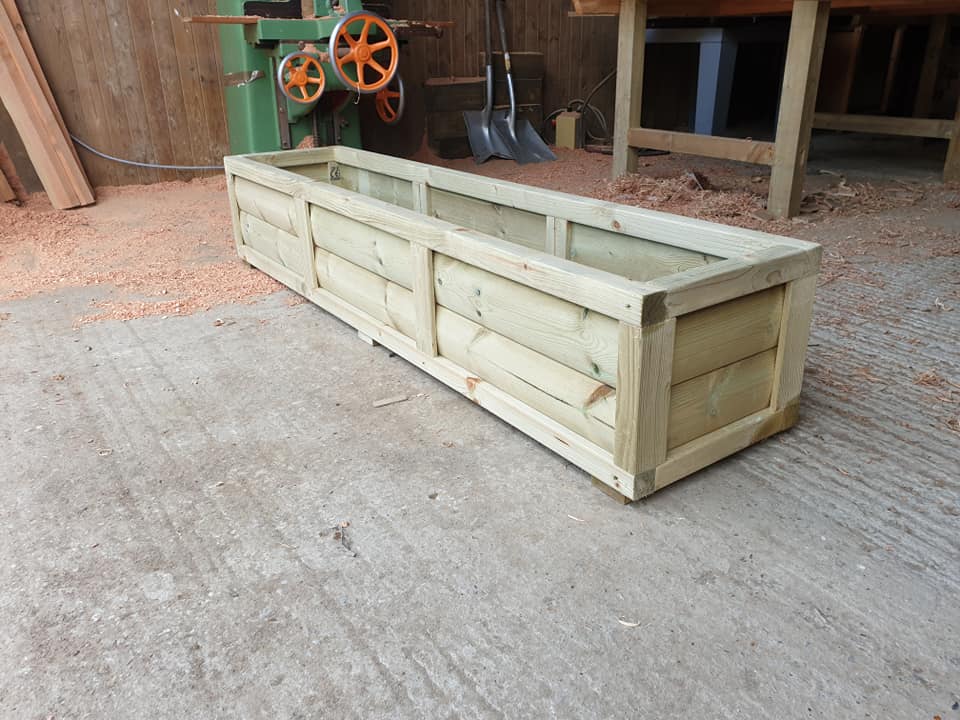 Scandinavian Redwood Luxury Loglap Planters